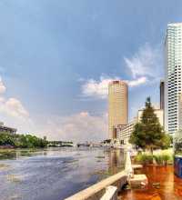 This link leads to a panoramic image alongside the Hillsborough River adjacent to Mcdill Park which
is part of the Tampa Riverwalk. The photographic images were shot with a Canon S95.